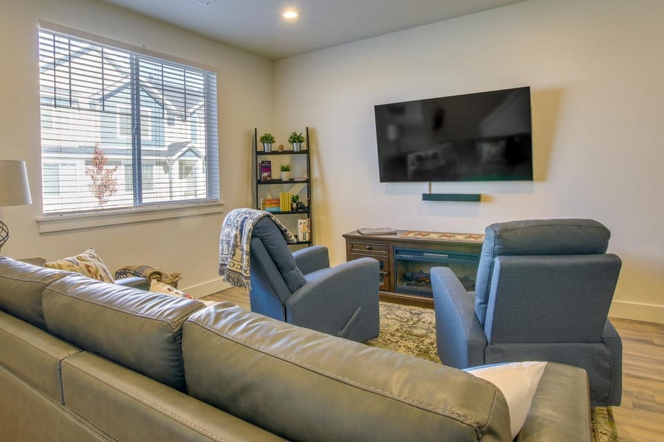 2 Mi to Zootah: Providence Townhome w/ Fireplaces House in Logan