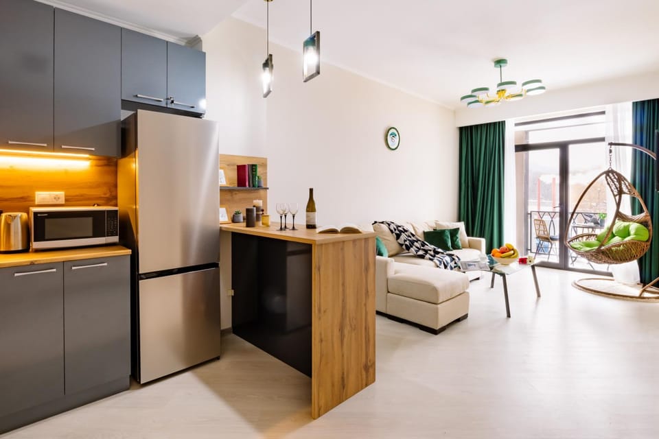 Living room, Photo of the whole room, Seating area, Dining area, minibar, oven
