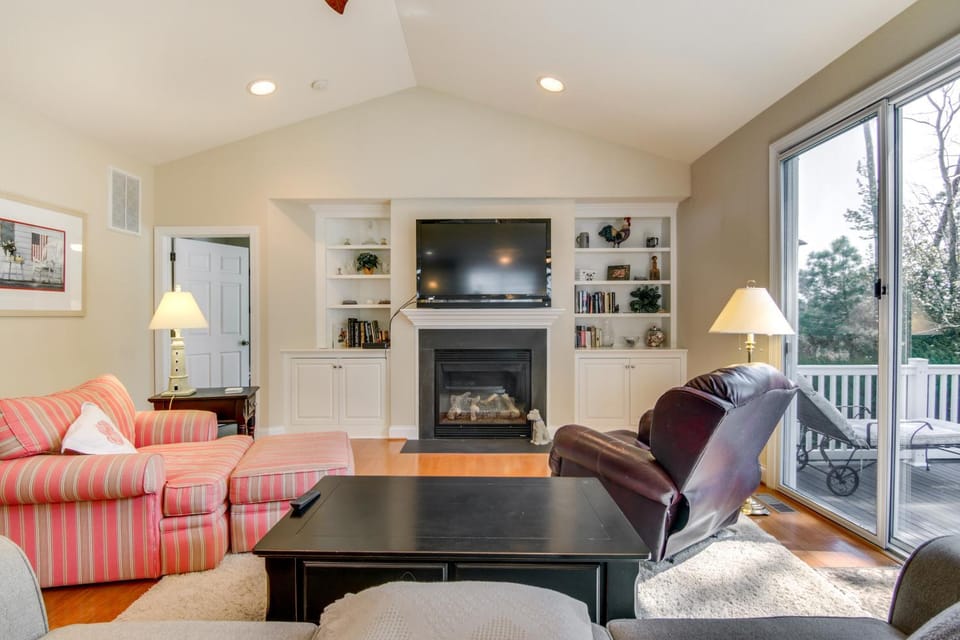 4 Mi to Fenwick Island: Home w/ Pool Access & Deck House in Sussex County