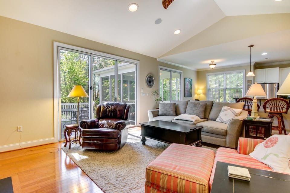 4 Mi to Fenwick Island: Home w/ Pool Access & Deck House in Sussex County