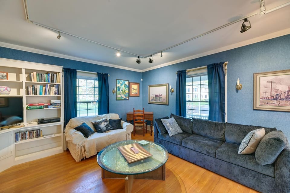 Charming Pet-Friendly Vacation Rental w/ Backyard! House in New York