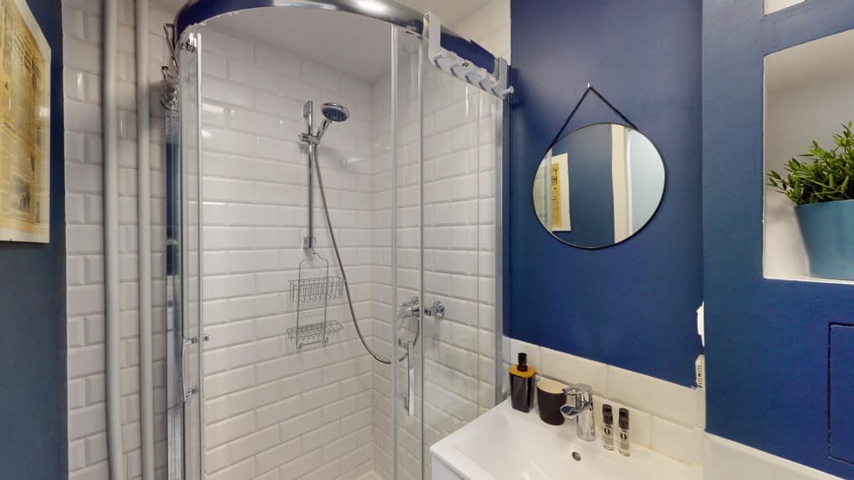 Shower, towels
