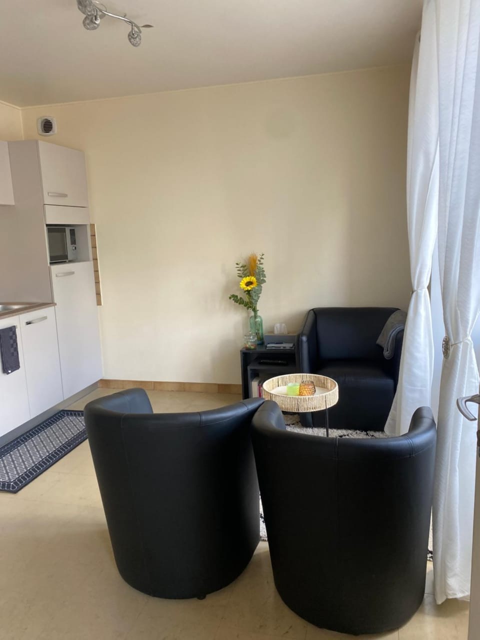 Kitchen or kitchenette, Living room, Seating area