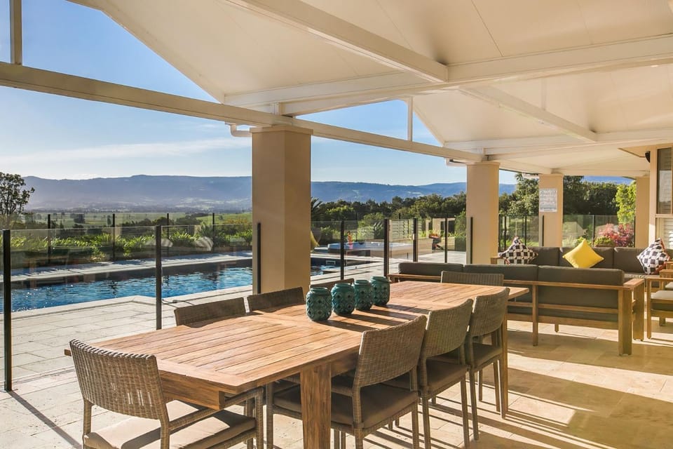 Dining area, Swimming pool