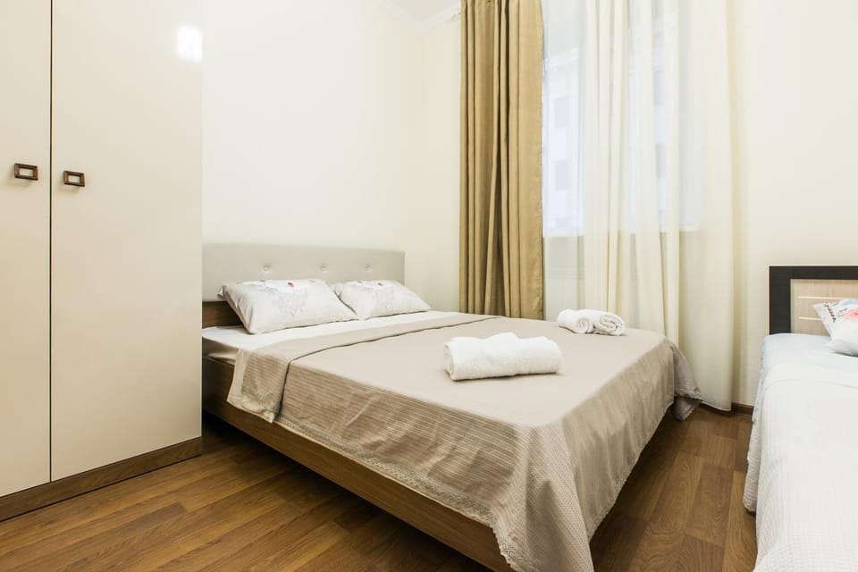 Bedroom, towels