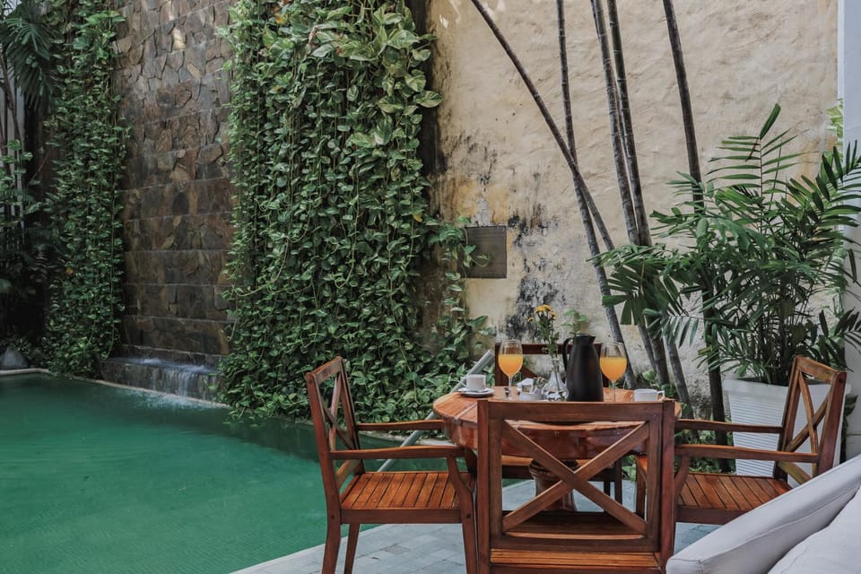 Dining area, Swimming pool, Breakfast