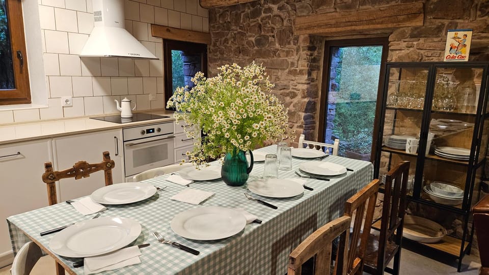 Kitchen or kitchenette, Dining area, dishwasher, oven, stove