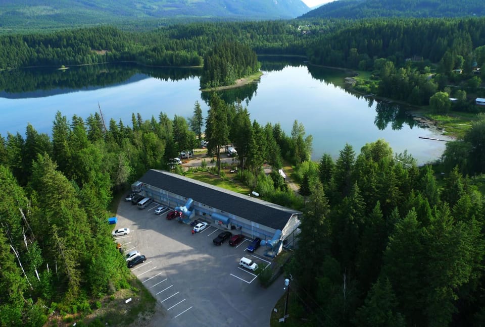 Hotel Civilia Lakeside by Civilia Golf Retreat Motel in British Columbia