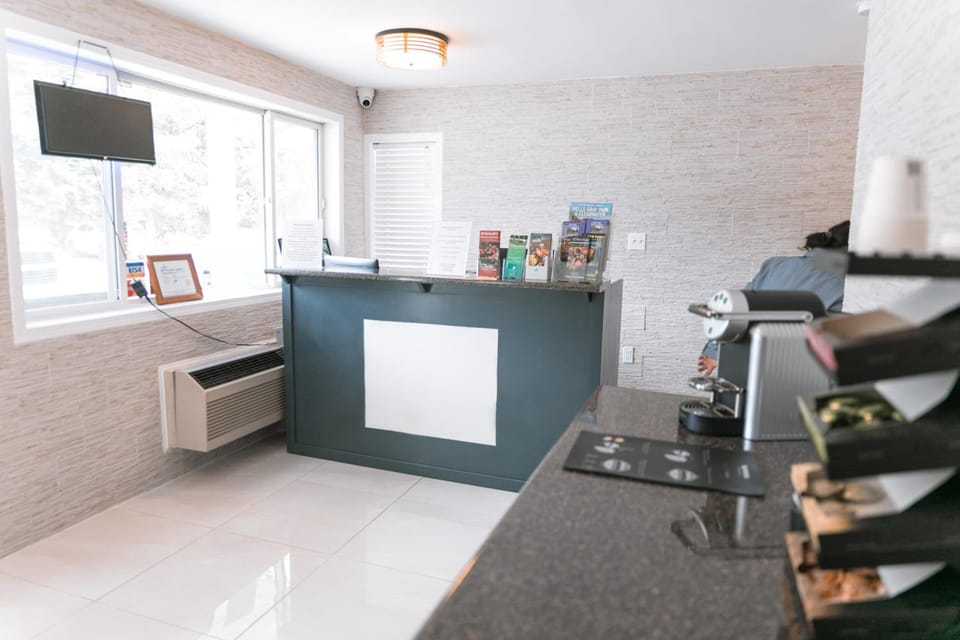 Hotel Civilia Lakeside by Civilia Golf Retreat Motel in British Columbia