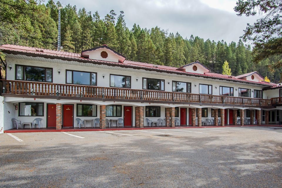 Gables Motel Motel in Radium Hot Springs