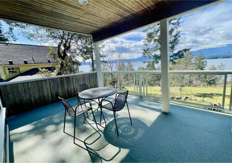 Quarrystone House B&B Hotel in Galiano Island