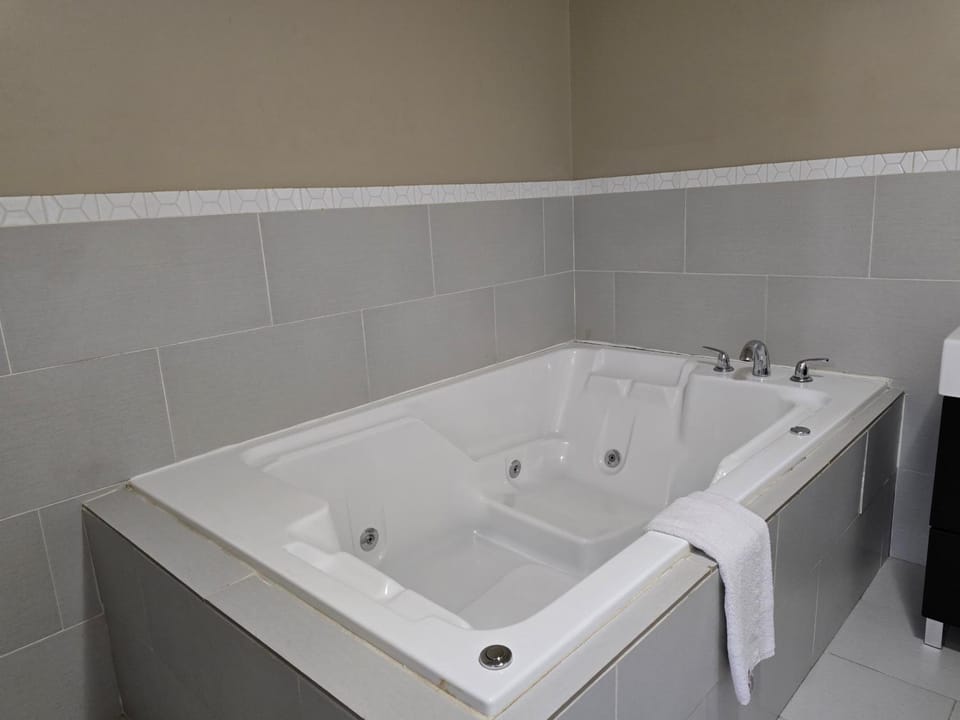 Royal Lodge Motel in Edmonton
