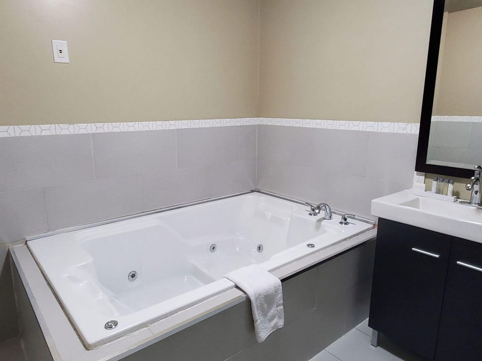 Royal Lodge Motel in Edmonton