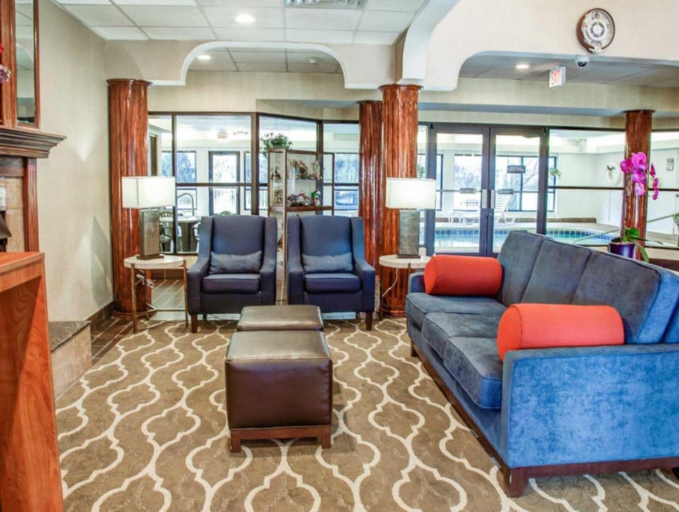 Comfort Suites Lombard - Addison Hotel in Lombard