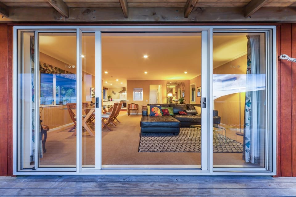 Romantic Piha Hotel in Auckland
