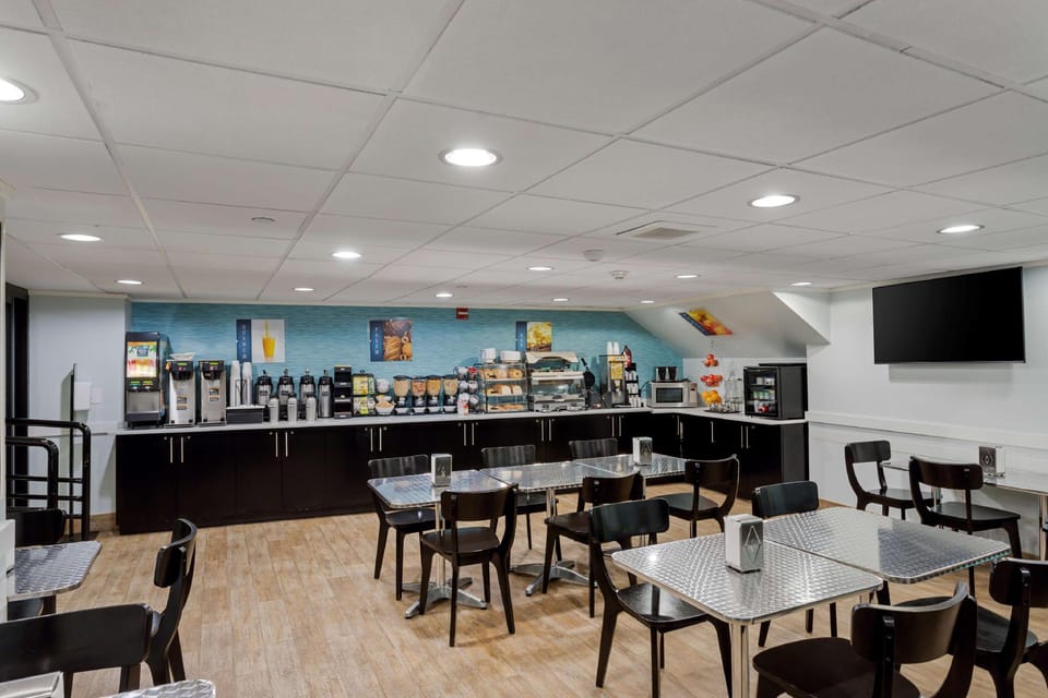 Best Western Plus Brooklyn Bay Hotel Hotel in Brooklyn