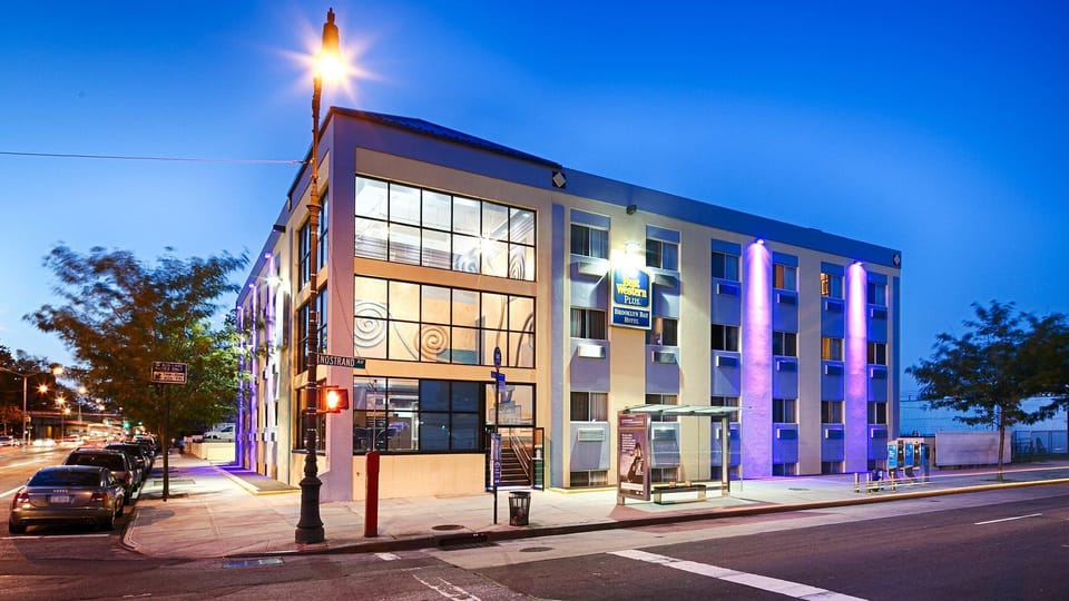 Best Western Plus Brooklyn Bay Hotel Hotel in Brooklyn