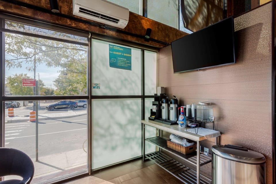 Best Western Plus Brooklyn Bay Hotel Hotel in Brooklyn