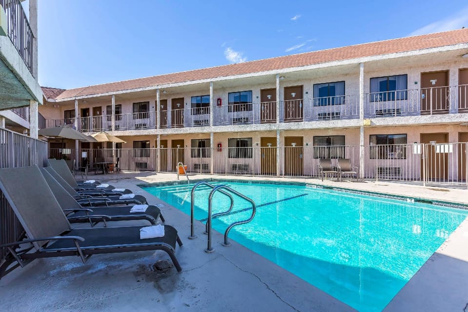 Rodeway Inn Magic Mountain Area Hotel in Southern California