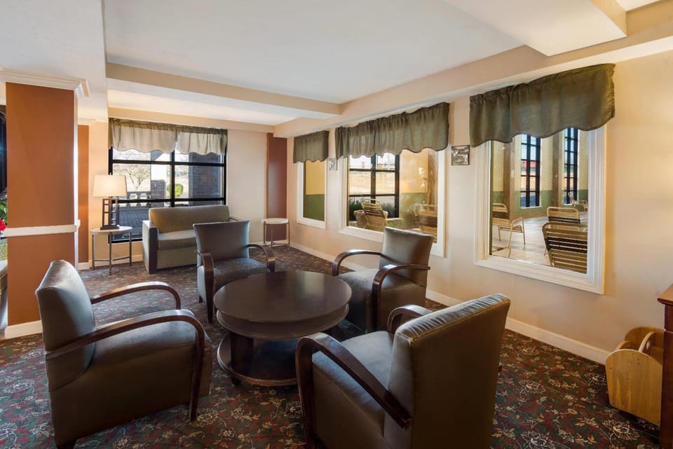 Quality Inn & Suites Cincinnati I-275 Hotel in Ohio