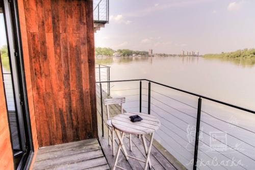 ArkaBarka 2- Floating Dream Rooms and Apartments Hotel in Belgrade