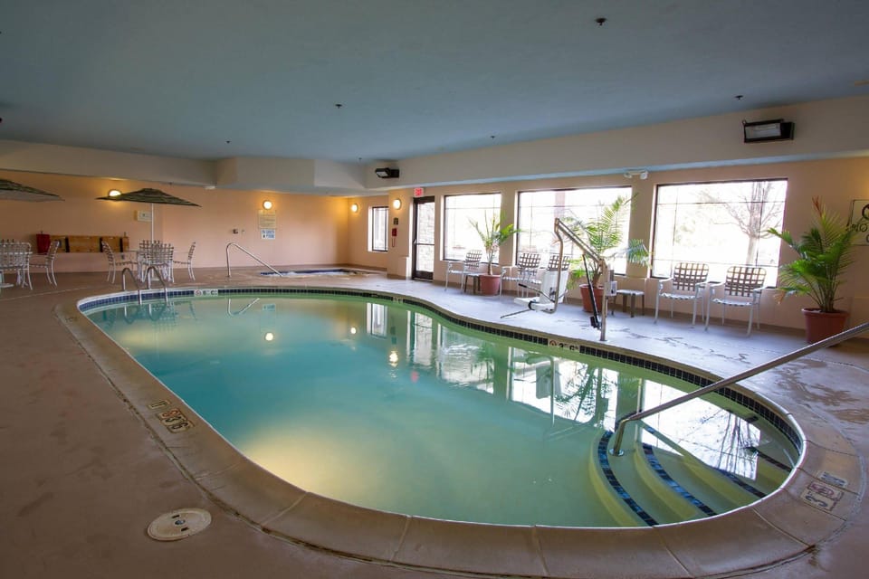 Comfort Suites   Grand Rapids North Hotel in Comstock Park