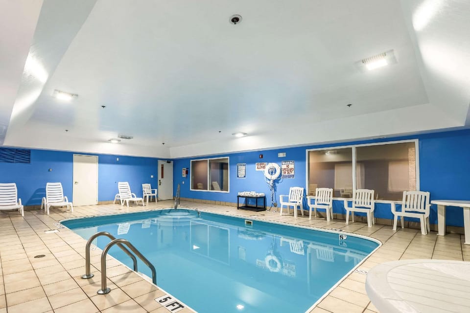 Comfort Inn & Suites Dayton Northwest - Englewood Hotel in Dayton