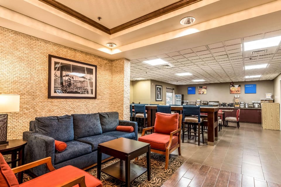 Comfort Inn & Suites Dayton Northwest - Englewood Hotel in Dayton