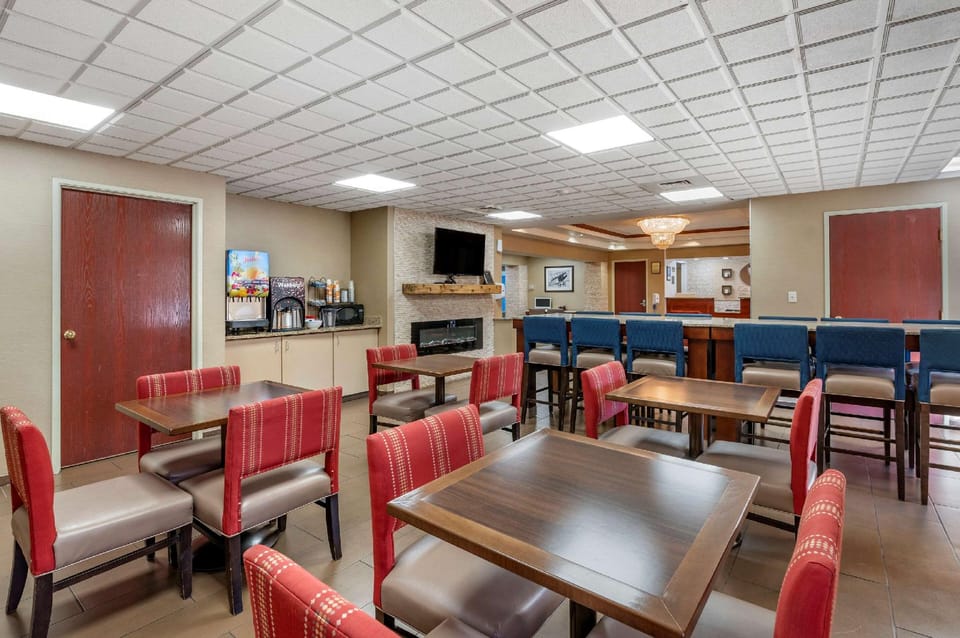 Comfort Inn & Suites Dayton Northwest - Englewood Hotel in Dayton