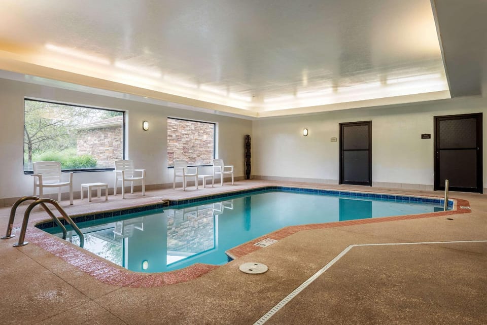 Comfort Suites Dayton-Wright Patterson Hotel in Dayton