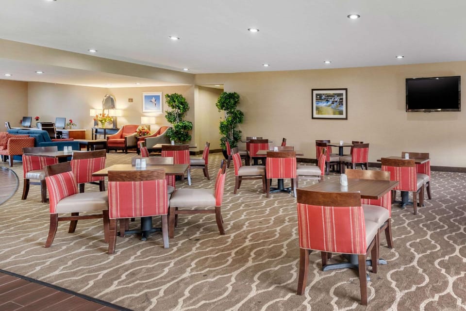 Comfort Suites Dayton-Wright Patterson Hotel in Dayton