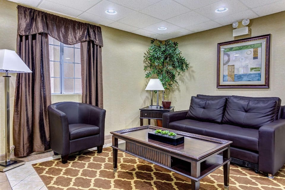 Comfort Inn Decatur Priceville Hotel in Decatur