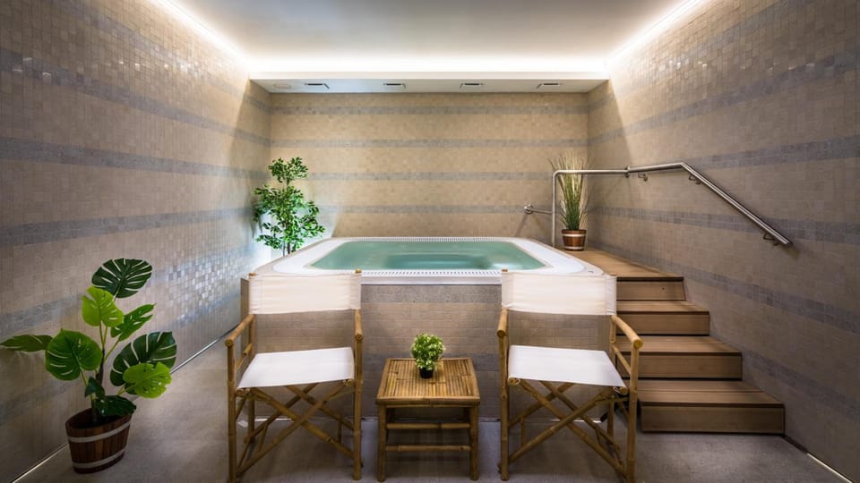 Wellness Hotel Holzberg - kryty relaxacni bazen, detsky bazen, whirlpool, sauna, restaurace, bowling Hotel in Czechia
