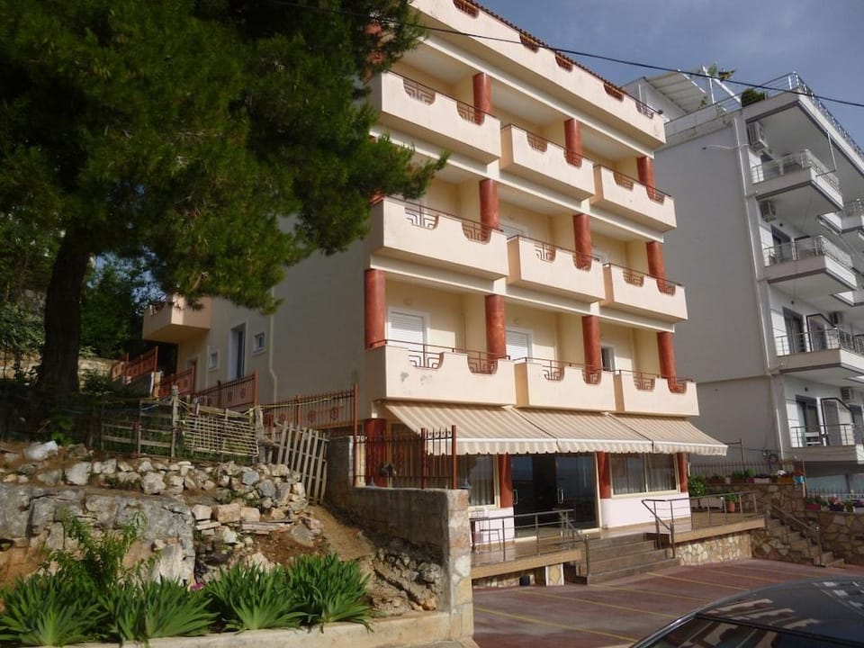 Hotel Chicago Hotel in Sarandë