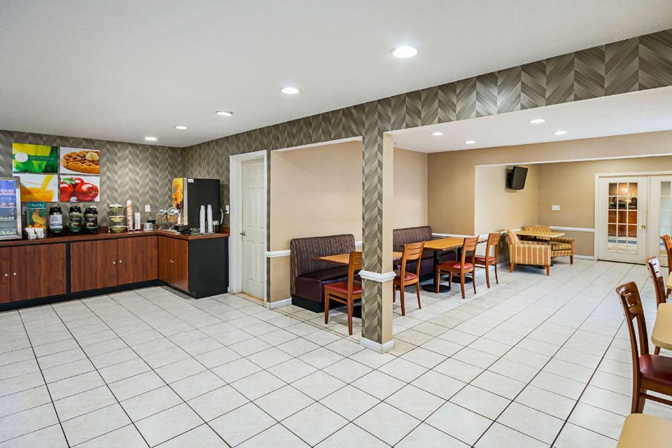 Quality Inn Fairmont Hotel in Shenandoah Valley
