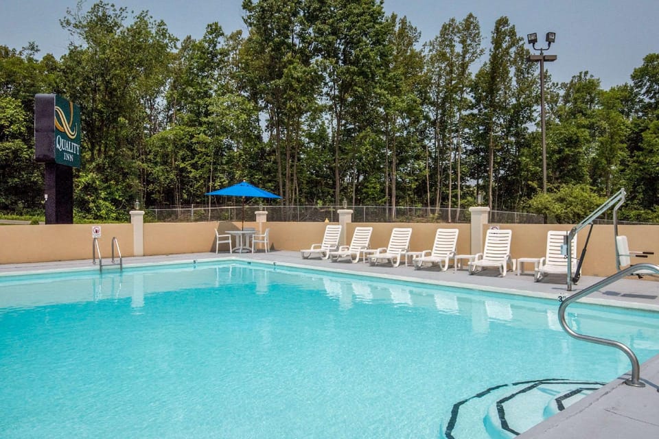 Quality Inn Fairmont Hotel in Shenandoah Valley