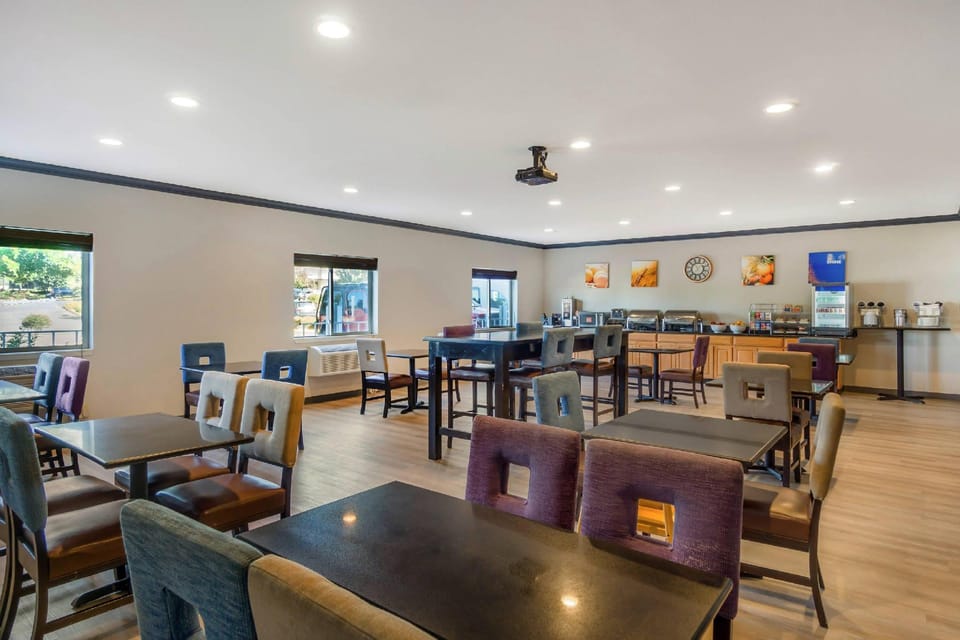 Comfort Inn Federal Way - Seattle Hotel in Federal Way