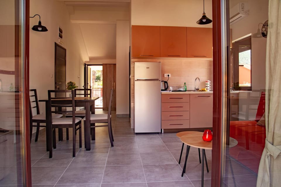 Rooms & Apartments Vukasovic Hotel in Dobrota