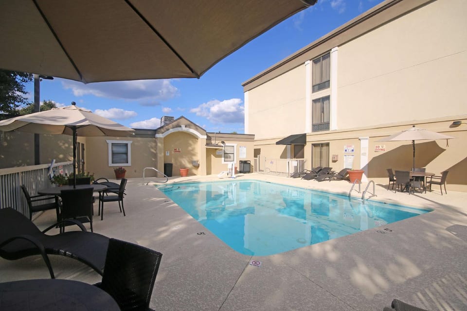 Wingate by Wyndham Greensboro/Coliseum Hotel in Greensboro