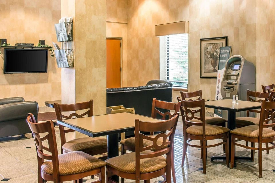 Quality Inn Hackettstown - Long Valley Hotel in Pocono Mountains