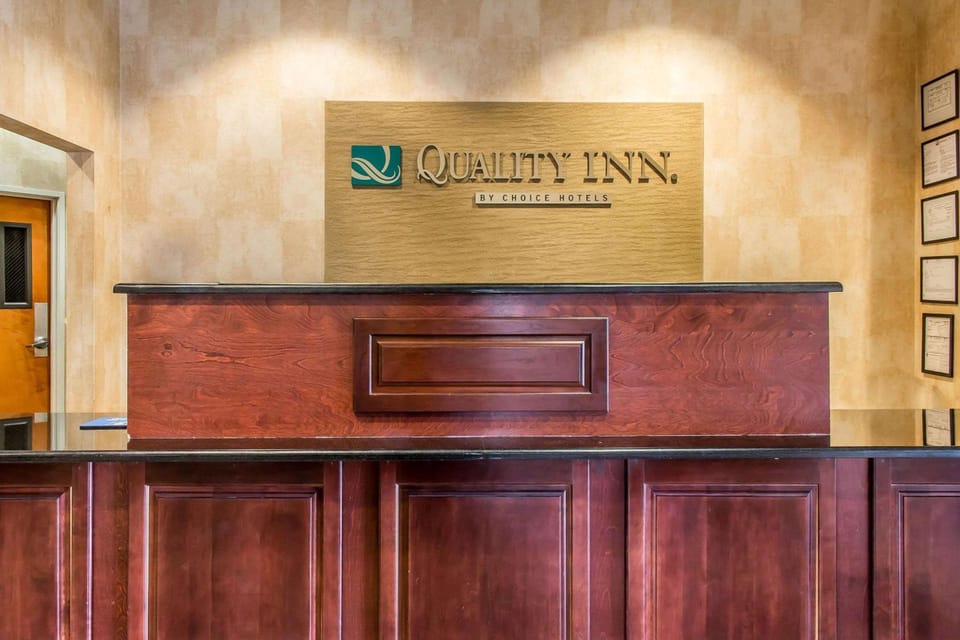 Quality Inn Hackettstown - Long Valley Hotel in Pocono Mountains