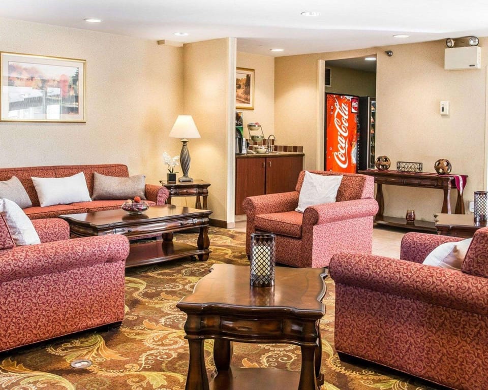 Quality Inn Holland - Toledo Hotel in Holland