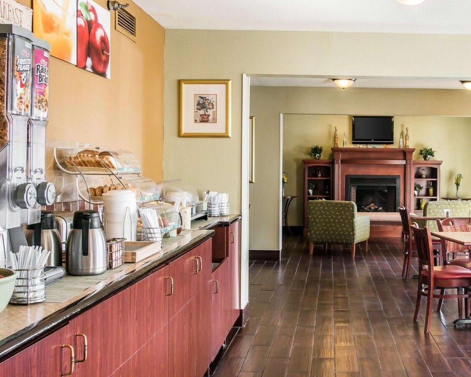 Quality Inn Holland - Toledo Hotel in Holland