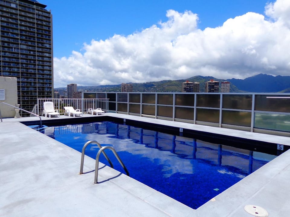 Waikiki Beach Condominiums Apartment hotel in Honolulu