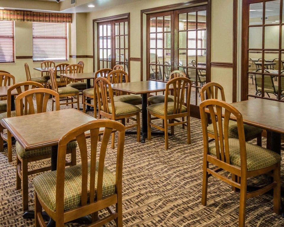 Quality Suites Jeffersonville - Louisville North Hotel in Clarksville