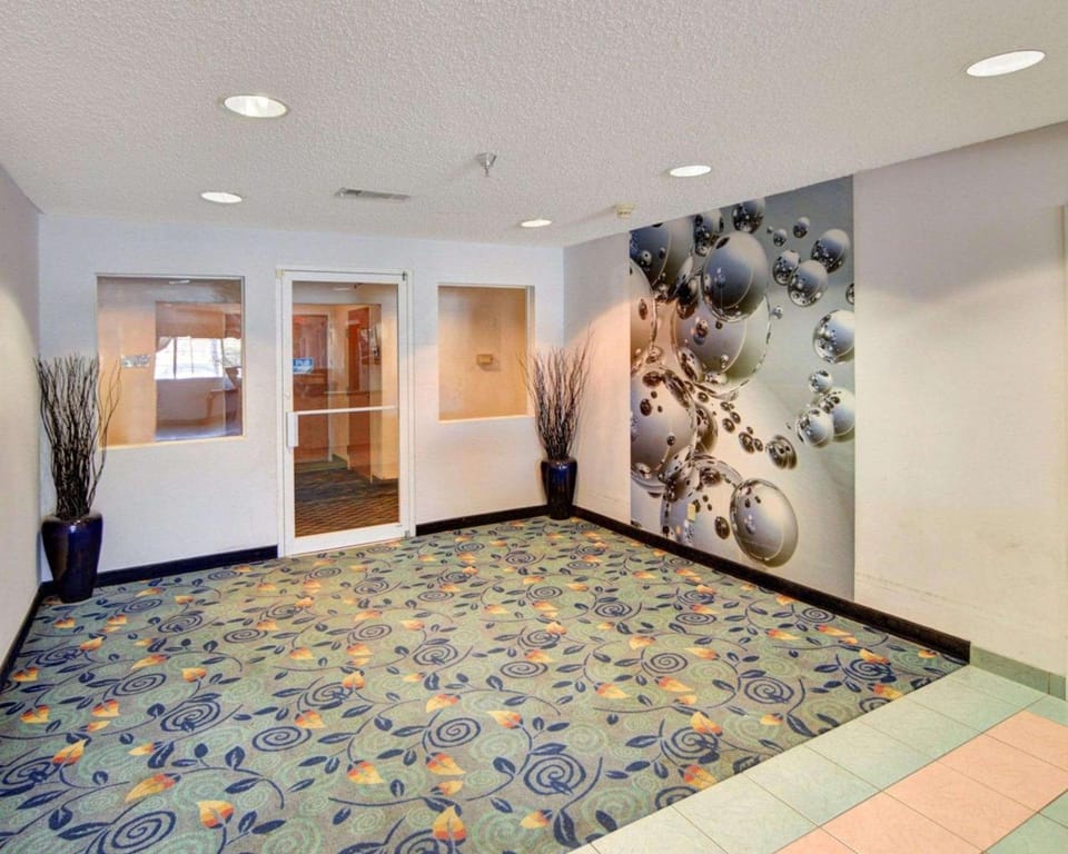 Rodeway Inn & Suites Lewisville I-35 Hotel in Lewisville