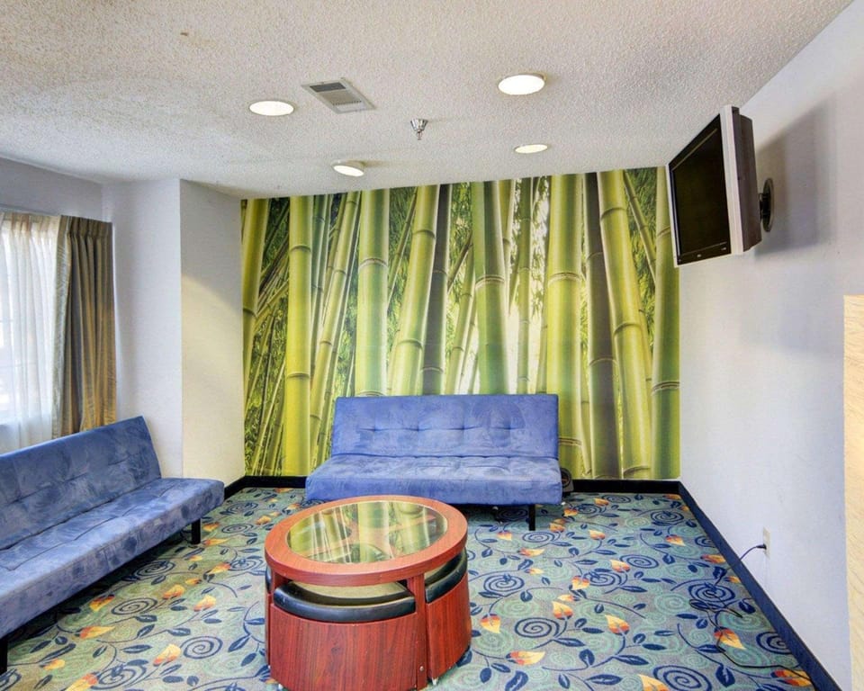 Rodeway Inn & Suites Lewisville I-35 Hotel in Lewisville