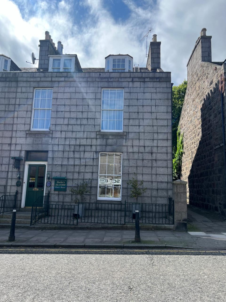 Butlers Guest House Hotel in Aberdeen