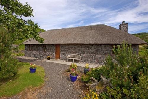 Clan Cottages Hotel in Scotland