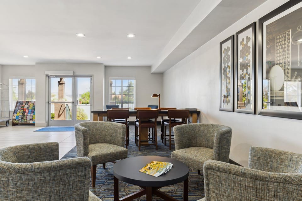 Holiday Inn Express & Suites Mountain View Silicon Valley By IHG Hotel in Mountain View